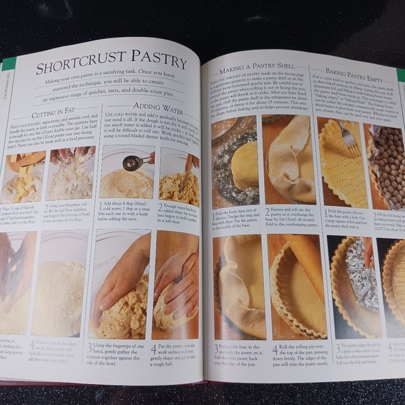 Cooking Essentials by The Cooking Club of America. - Picture 9 of 10